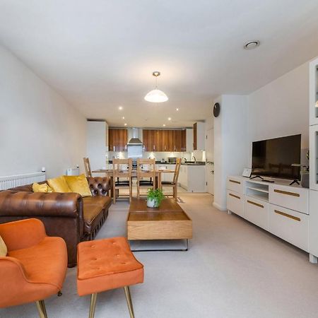 Luxury 2 Bedroom Large Balcony 5 Minutes To Kensington, Holland Park, Westfield Shopping Centre, Portobello Market London Kültér fotó