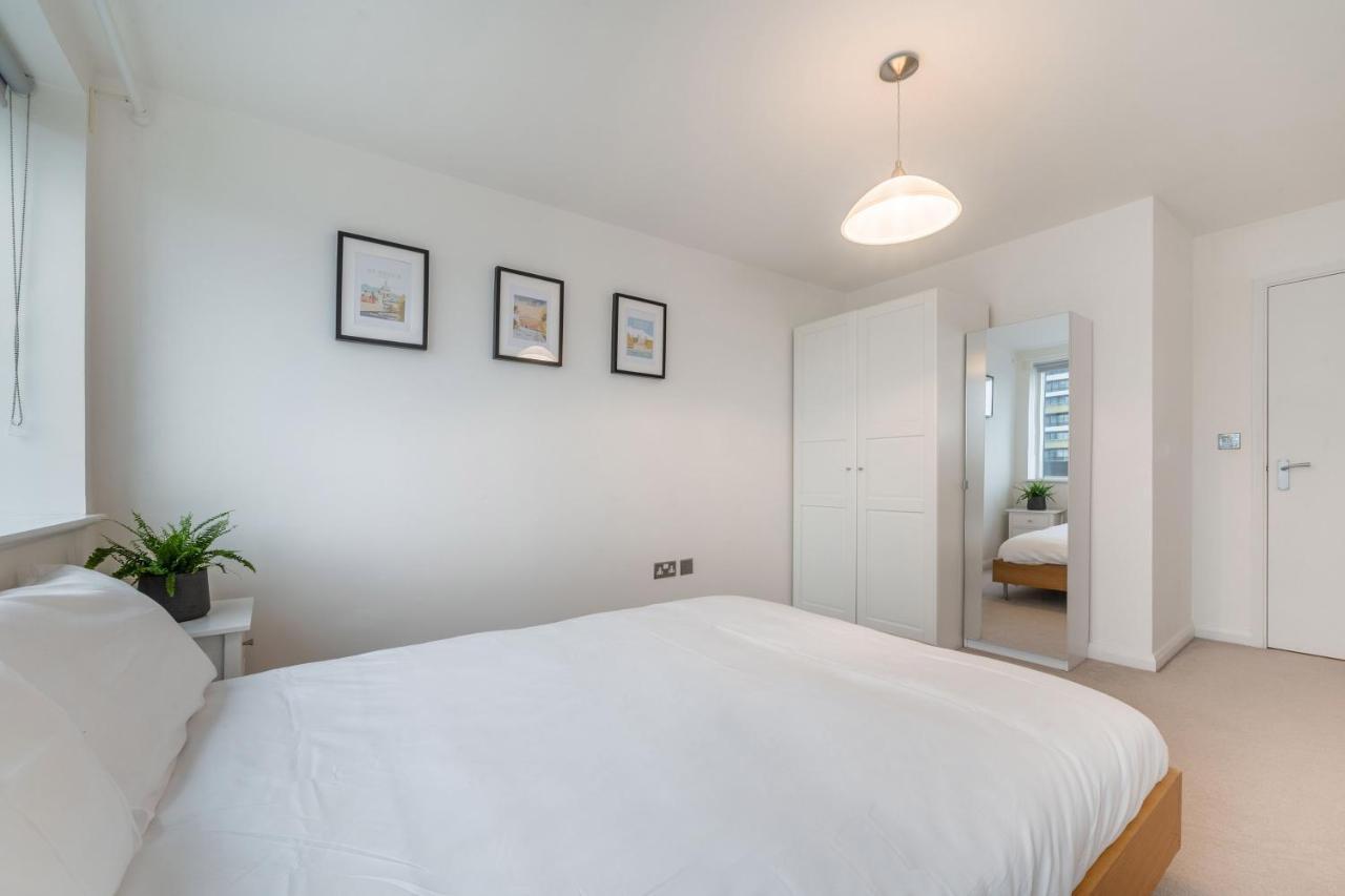 Luxury 2 Bedroom Large Balcony 5 Minutes To Kensington, Holland Park, Westfield Shopping Centre, Portobello Market London Kültér fotó